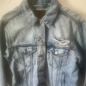Levis ex boyfriend trucker jean jacket Zippers sleeves distressed size M